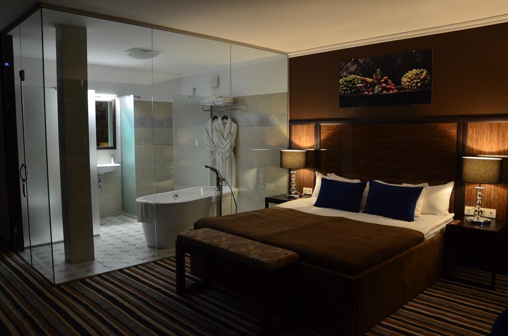 Hotel Kharkov Luaran gambar
