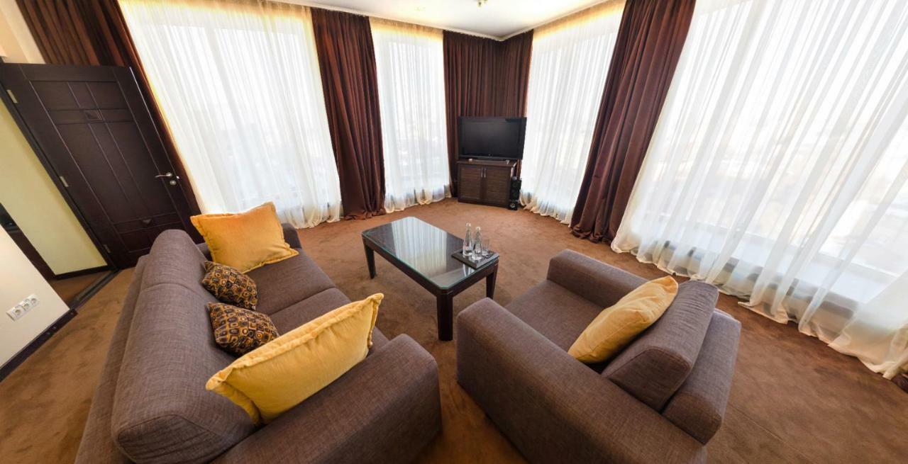 Hotel Kharkov Luaran gambar