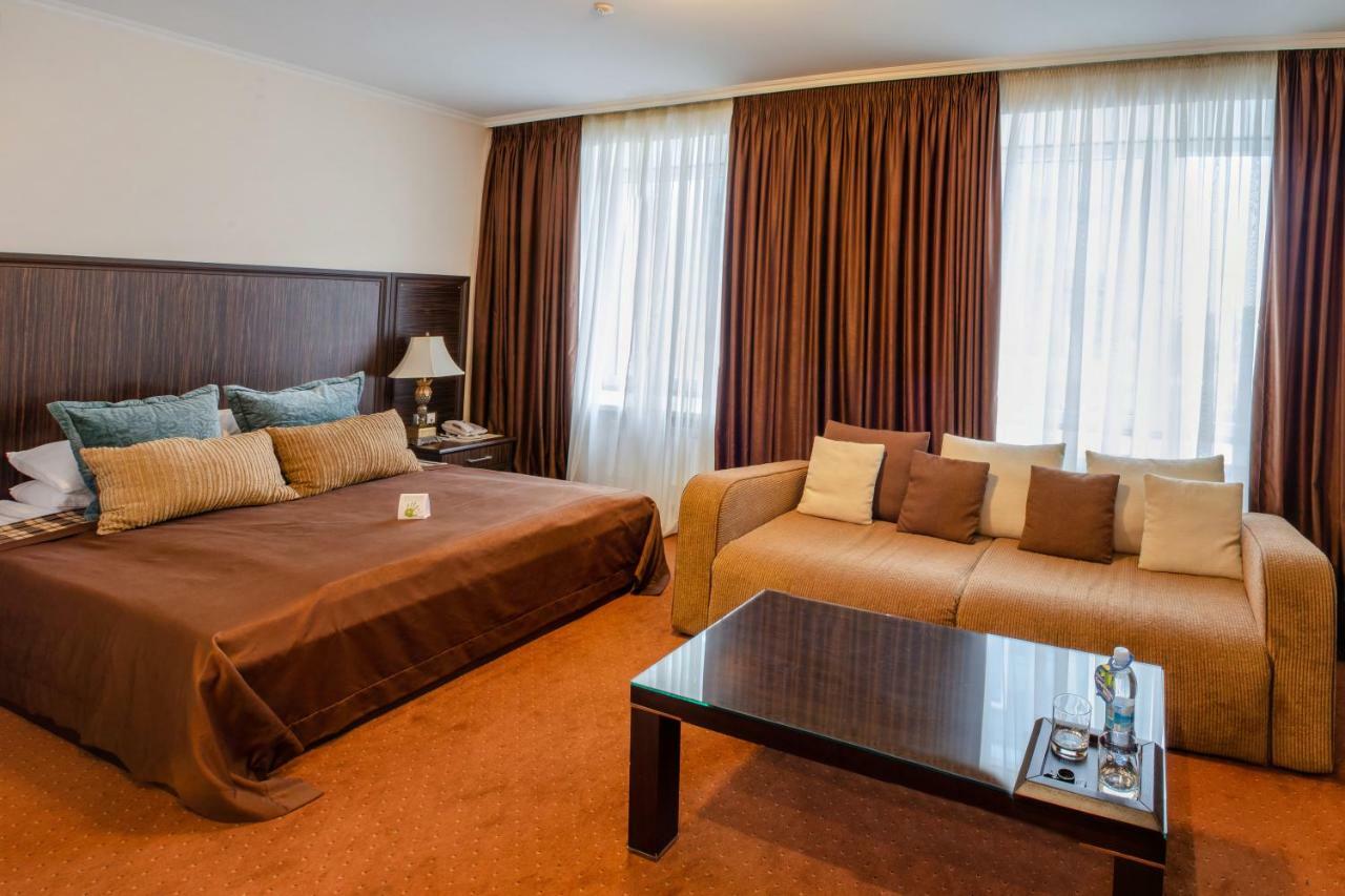 Hotel Kharkov Luaran gambar